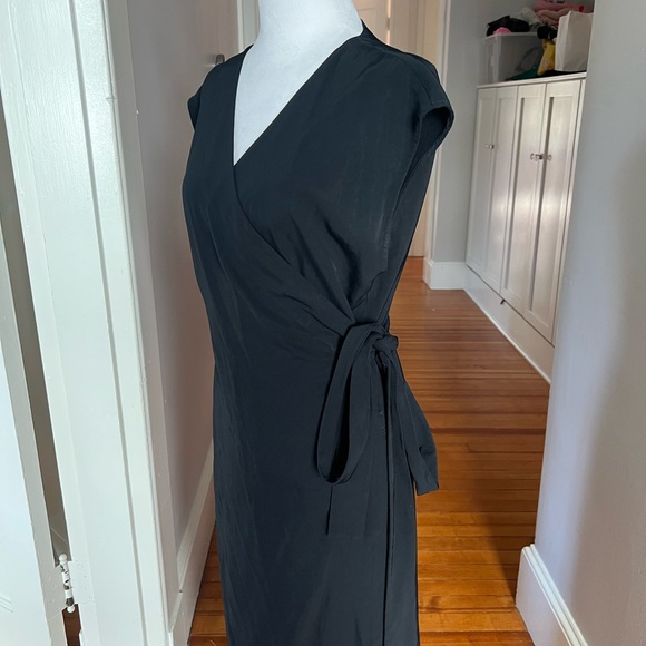 Everlane wrap dress - black size 8 - Picture 3 of 7